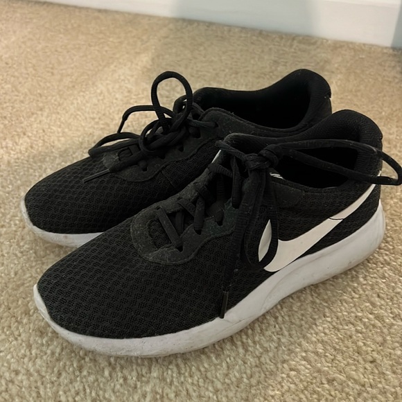 Nike Shoes - Nike black and white sneakers size 7.5 barely worn